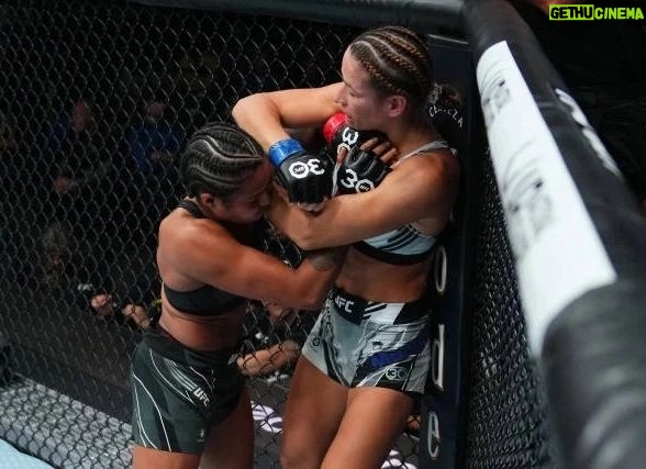 Karine Silva Instagram - Se mantiene invicta en la UFC! Karine Silva le ganó por sumisión (Guillotina) en el primer round a Maryna Moroz en UFC 292. SIGANME Y DALE LIKE PARA MÁS CONTENIDOS, META 4000 SEGUIDORES: @adicto_al_ufc Y sigan a mi amigo @ufcfanfighter #ufc292 #aljamainsterling #seanomalley #zhangweili #amandalemos #andstill #ufc #ufcnews #ufcespañol #ufcbrasil #ufceurope #mma #mmanews #mmaenespañol #ufcvegas78 #ufcsingapore #ufcparis #ufc293 #ufc294 #ufc295 #ufcvegas79 #iangarry #neilmagny #mariobautista #chitovera #pedromunhoz #nataliasilva #karinesilva #flyweight #womanfight TD Garden