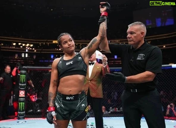 Karine Silva Instagram - Se mantiene invicta en la UFC! Karine Silva le ganó por sumisión (Guillotina) en el primer round a Maryna Moroz en UFC 292. SIGANME Y DALE LIKE PARA MÁS CONTENIDOS, META 4000 SEGUIDORES: @adicto_al_ufc Y sigan a mi amigo @ufcfanfighter #ufc292 #aljamainsterling #seanomalley #zhangweili #amandalemos #andstill #ufc #ufcnews #ufcespañol #ufcbrasil #ufceurope #mma #mmanews #mmaenespañol #ufcvegas78 #ufcsingapore #ufcparis #ufc293 #ufc294 #ufc295 #ufcvegas79 #iangarry #neilmagny #mariobautista #chitovera #pedromunhoz #nataliasilva #karinesilva #flyweight #womanfight TD Garden