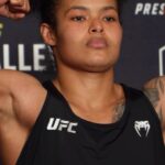 Karine Silva Instagram - Primeira batalha concluída com excelência, 125 lbs ✊🏾 Amanhã é dia de colocar em prática tudo o que foi feito no Camp, aproveitar o momento, se divertir e trazer a vitória pra casa. Obrigada a todos os envolvidos, o resultado positivo é fruto de um excelente trabalho em conjunto. VÍDEO 🎥 @fullsend_mma MESTRE: @gileribeirobjj MATE: @jonatanmaloqueiro / @ctsantafe_team PREPARADOR FÍSICO: @tfpatrickcardoso ACADEMIA: @basecorporal /@lucas_casanova82 PSICÓLOGO ESPORTIVO: @marcoantoniodossferreira NUTRICIONISTA: @lucasgossling MÉDICO: @drmozartmorais EXAMES: @xleme.oficial DENTISTA: @dradianadepaula PROTETOR BUCAL: @hannibalprotetorbucal RECOVERY: @performancerecoverycwb / @andremiskalo MASSOTERAPEUTA: @terapiascezarnicolotti / @cezarnicolotti MEDICINA CANNABICA: @brasilusahemp / @medicalhempbrasil PRODUTOS NATURAIS: @emporio.topmix /@priscilla_carteri SUPLEMENTO NATURAL: @byounatural TATUADOR: @diegorausis / @the_red_fox_tattoo ALIMENTOS DA DIETA: @vapza INGLÊS: @myliveplus / @andrebueno93 / @rhii_cruz COLABORADOR: @sucos.sa.curitiba /@luis_dodl #ufcboston #ufc #ufc292 #karinekiller #karine_killer_ufc #boston #brasil #massachusetts #ufcbrasil #ufcfightpass Boston, Massachusetts, USA