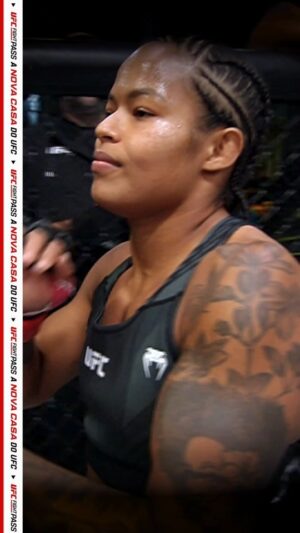 Karine Silva Instagram - Quem ainda não assinou o UFC FIGTH PASS aproveite meu Link e assine já, assim você fica por dentro de tudo  que vai acontecer no #ufc292 ✊🏾👊🏾

LINK NA BIO

https://ufc.ac/KarineSilva

#ufc292 #boston #ufcboston #ufcbrasil #ufcfightpass #ufc #ufcfighter #karinekiller #brasil