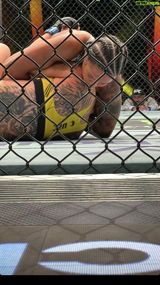 Karine Silva Instagram - Uma parte da análise sobre minha luta no UFC Vegas74 aos olhos de @alonsopvt e @carlaobarretooficial no YouTube do @portaldovaletudo . Gratidão 👊🏾✊🏾 #ufcbrasil #UFCVegas74 #ufc #ufcfigthpass #killerkarine #karinekiller #pvt #portalvaletudo