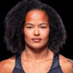 Karine Silva Instagram - Não deu nem pra suar! Karine Killer finaliza no 1° round!!! Sensacional!!! #ufcfightnight #ufc #karinekiller Las Vegas, Nevada