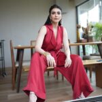 Karishma Tanna Instagram - Hello Sunday ❤️ #mood #love #kt Outfit- @nouria_official Jewellery - @zohra_india @jewellery.alara Make up:@makeupbyvishakha Hair: @shefali_hairstylist.81 Styled by- @sukritigrover Styling Team- @vanigupta.23 @bitofbash 📸- @Assd_khan