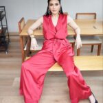 Karishma Tanna Instagram - Hello Sunday ❤️ #mood #love #kt Outfit- @nouria_official Jewellery - @zohra_india @jewellery.alara Make up:@makeupbyvishakha Hair: @shefali_hairstylist.81 Styled by- @sukritigrover Styling Team- @vanigupta.23 @bitofbash 📸- @Assd_khan