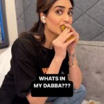Karishma Tanna Instagram - Aaj dabbe mein kya hai ? Bhook lagi 😜 #reels #reelsinstagram #petpooja #gujjufood