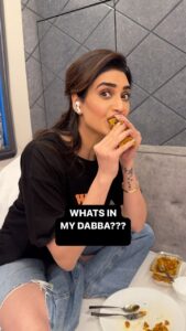 Karishma Tanna Instagram - Aaj dabbe mein kya hai ? Bhook lagi 😜 #reels #reelsinstagram #petpooja #gujjufood