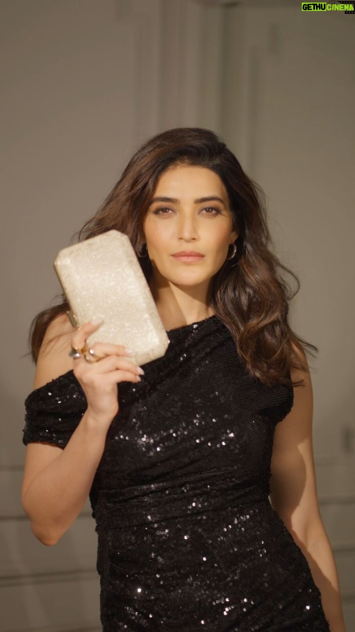 Karishma Tanna Instagram - Dazzling in the spotlight, @karishmaktanna elevates her party glam with the enchanting Caprese Festive Clutches! Explore this curated collection, perfectly styled for every celebration. From her hands to yours, embrace the festive season in true fashionista style. Our exclusive collection of festive clutches by Caprese is your ticket to glamorous festivities. OFFER ALERT: Shop Caprese Bags worth Rs. 3999 and get a FREE movie voucher worth Rs. 600. #Caprese #CapreseGirl #TheFestiveEdit #FestiveVibes #EleganceUnleashed #CapreseClutches #FestiveFashion #PartySeason #CapreseGlam #Clutches