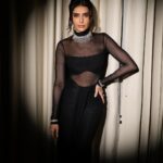 Karishma Tanna Instagram - 🖤🖤 @gq @gqindia Make up @makeupbyvishakha Hair @shefali_hairstylist.81 Outfit @deme_love_ Necklaces @limelightdiamonds @anmoljewellers Rings @anmoljewellers @limelightdiamonds Hand Cuff @limelightdiamonds Bracelets @anmoljewellers Bag @ahikozaofficial Styled by @anshikaav Assisted by @bhatia_tanisha Shot by @ishanzaka