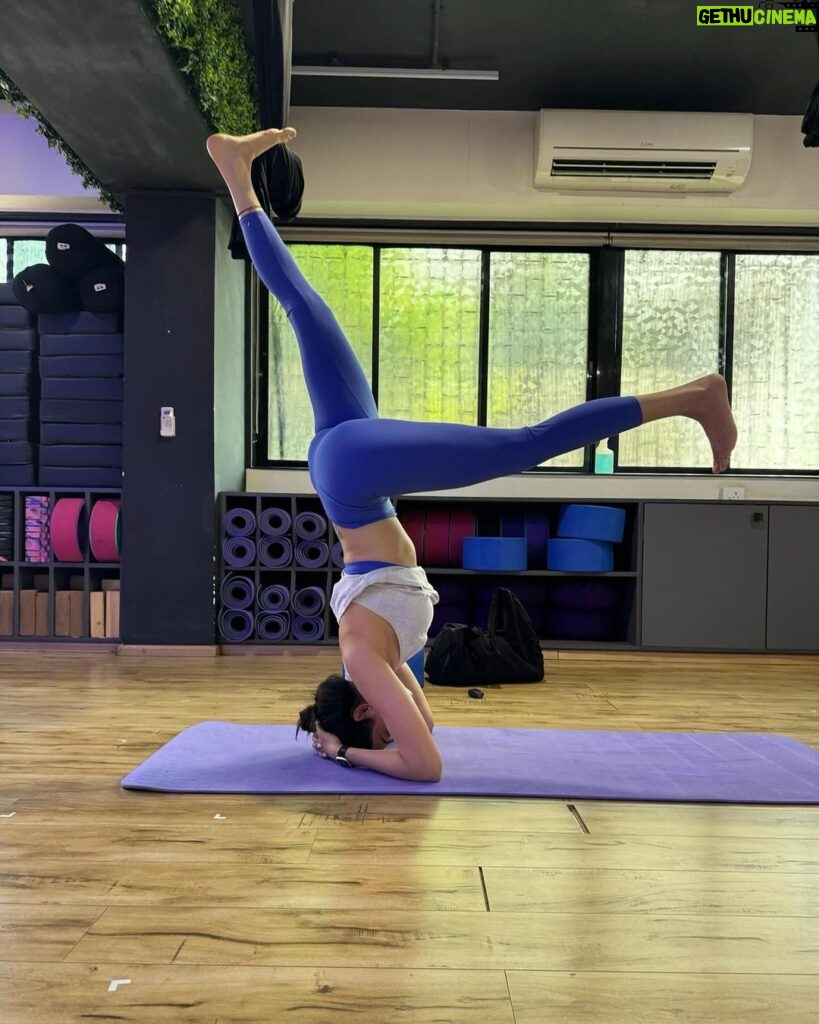 Karishma Tanna Instagram - सुप्रभात🧡 #yoga #yogini #yogagirl