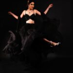 Karishma Tanna Instagram - Black is black is black 🖤 Outfit @mahimamahajanofficial Hair @shefali_hairstylist.81 Jewellery @dolsunjewelsofficial @thewisedesign 📸 @ravii_dixit
