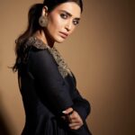 Karishma Tanna Instagram - About last night ♥️ @mumbaifilmfestival @nmacc.india . . . Make up @reshmaamerchant Hair @shefali_hairstylist.81 Outfit - @jigarmaliofficial Earrings - @silverstreakstore Rings - @amrapalijewels Styled by - @sukritigrover Styling team - @vanigupta.23 @harshitadaga01 @bitofbash Photographer - @dhruv_dixit_serenity