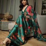 Karishma Tanna Instagram - Saree love ❤️ #sunday #potd #saree Saree @ri_ritukumar Jewellery @dhanrajjewellers Stylist @stylebysaachivj Team @styledbynikinagda