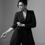Karishma Tanna Instagram - The Black series 🖤 @filmfare Outfit- @advait_in @sesaaoffical Jewellery- @dripproject.co @siaartjewellery Heels - @prada Hair by @shefali_hairstylist.81 Stylist- @styledbyzainabb Asst. stylist - @mannatbhallaa Click @ishanzaka