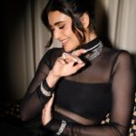 Karishma Tanna Instagram - 🖤🖤 @gq @gqindia Make up @makeupbyvishakha Hair @shefali_hairstylist.81 Outfit @deme_love_ Necklaces @limelightdiamonds @anmoljewellers Rings @anmoljewellers @limelightdiamonds Hand Cuff @limelightdiamonds Bracelets @anmoljewellers Bag @ahikozaofficial Styled by @anshikaav Assisted by @bhatia_tanisha Shot by @ishanzaka