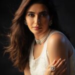 Karishma Tanna Instagram - 🖤 Outfit- @mishruofficial Jewellery- @yuvaanjewels Juttis - @fizzygoblet Styled by- @sukritigrover Styling Team - @vanigupta.23 Hair @shefali_hairstylist.81 Click @priyankknandwana