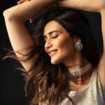 Karishma Tanna Instagram - 🖤 Outfit- @mishruofficial Jewellery- @yuvaanjewels Juttis - @fizzygoblet Styled by- @sukritigrover Styling Team - @vanigupta.23 Hair @shefali_hairstylist.81 Click @priyankknandwana
