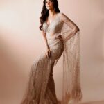 Karishma Tanna Instagram - I love it , I draped it 🧡 Outfit @falgunishanepeacockindia Stylist @sukritigrover Jewellery- @razwada.jewels @karishma.joolry Make up @makeupbyshefali.s Hair @shefali_hairstylist.81 Click @pehelaggarwal