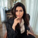 Karishma Tanna Instagram - 🖤 Hair @shefali_hairstylist.81 Outfit @parmo.dharma Jewellery @viariaccessories Styled @bombaebyaisha Click @areesz