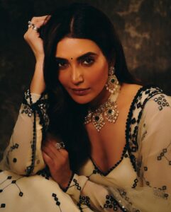 Karishma Tanna Instagram - 🖤🖤 Outfit @preevinofficial Jewellery: @babitagrawaljewellery Style @stylebysaachivj Team @sanzimehta777 Click @kapilcharaniya