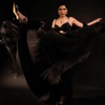 Karishma Tanna Instagram - Black is black is black 🖤 Outfit @mahimamahajanofficial Hair @shefali_hairstylist.81 Jewellery @dolsunjewelsofficial @thewisedesign 📸 @ravii_dixit