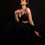 Karishma Tanna Instagram - Black is black is black 🖤 Outfit @mahimamahajanofficial Hair @shefali_hairstylist.81 Jewellery @dolsunjewelsofficial @thewisedesign 📸 @ravii_dixit