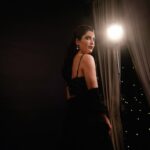 Karishma Tanna Instagram - Black is black is black 🖤 Outfit @mahimamahajanofficial Hair @shefali_hairstylist.81 Jewellery @dolsunjewelsofficial @thewisedesign 📸 @ravii_dixit