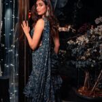 Karishma Tanna Instagram - Diwali celebrations 🎉 About last night for @rameshtaurani ❤️🙏🤗 Outfit @paulmiandharsh Hair by @shefali_hairstylist.81 Click by @areesz Neckpiece / earrings @dolsunjewelsofficial Handcuffs / rings @golecha_jewels @stylebysaachivj