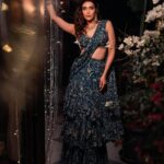 Karishma Tanna Instagram - Diwali celebrations 🎉 About last night for @rameshtaurani ❤️🙏🤗 Outfit @paulmiandharsh Hair by @shefali_hairstylist.81 Click by @areesz Neckpiece / earrings @dolsunjewelsofficial Handcuffs / rings @golecha_jewels @stylebysaachivj
