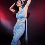 Karishma Tanna Instagram - Issa Look 👀 Jewelery: @goldenwindow @ascend.rohank Make up:@makeupbyvishakha Hair: @shefali_hairstylist.81 Styled by- @sukritigrover Styling Team- @vanigupta.23 @bitofbash 📸- @dhruv_dixit_serenity