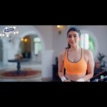 Karishma Tanna Instagram - The secret’s out! Mcvitie’s Hobnobs are my new obsession. 0% maida, 38% oats & 100% deliciousness Get yours now! @mcvities_india #YeHobnobsKyaHai