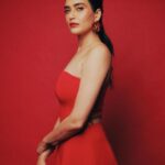 Karishma Tanna Instagram - Fashion gone Red ❤️ Outfit- @ozeqo Jewellery- @valliyan Make up @aafreenmakeupandhair Hair @shefali_hairstylist.81 Styled by: @sukritigrover Styling Team: @vanigupta.23 @harshitadaga01 @bitofbash