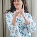 Karishma Tanna Instagram - Hey guyss, World’s biggest cricket tournament is on. This means we get a chance to support and cheer for our team India. I am all set with @poonawallafincorp’s new anthem to support our guys. You also get ready with this catchy tune and cheer for Team India. Let’s Do It Tibara! #PoonawallaFincorp #EnablingDreams #NBFC #DoItTibara