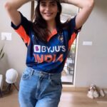 Karishma Tanna Instagram - Ignore the jersey , Focus on the excitement 😋😜🤪🤣 #old #cricket #India #match #indvspak