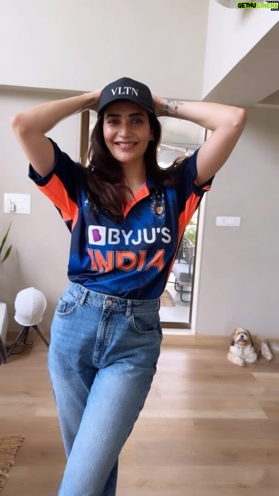 Karishma Tanna Instagram - Ignore the jersey , Focus on the excitement 😋😜🤪🤣 #old #cricket #India #match #indvspak