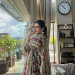 Karishma Tanna Instagram - ❤️💛 @koko_tanna