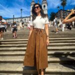 Karishma Tanna Instagram - When in Rome , Pose 🤍🩷 #travel #italy #potd #mood #explore #karishmatanna