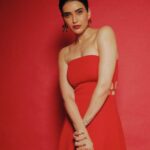Karishma Tanna Instagram - Fashion gone Red ❤️ Outfit- @ozeqo Jewellery- @valliyan Make up @aafreenmakeupandhair Hair @shefali_hairstylist.81 Styled by: @sukritigrover Styling Team: @vanigupta.23 @harshitadaga01 @bitofbash