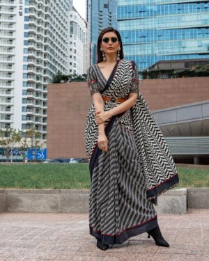 Karishma Tanna Instagram - On the roads of #Busan 
Only love 🖤

Wearing @jjvalaya 

@sukritigrover 
@netflix_in 
@aca_g.ott2023