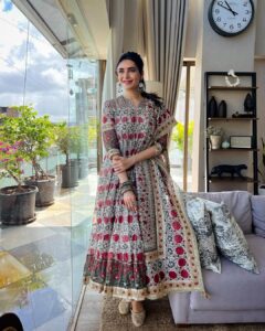 Karishma Tanna Instagram - ❤️💛 @koko_tanna