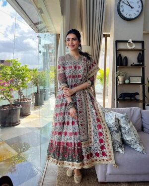 Karishma Tanna Instagram - ❤️💛

@koko_tanna