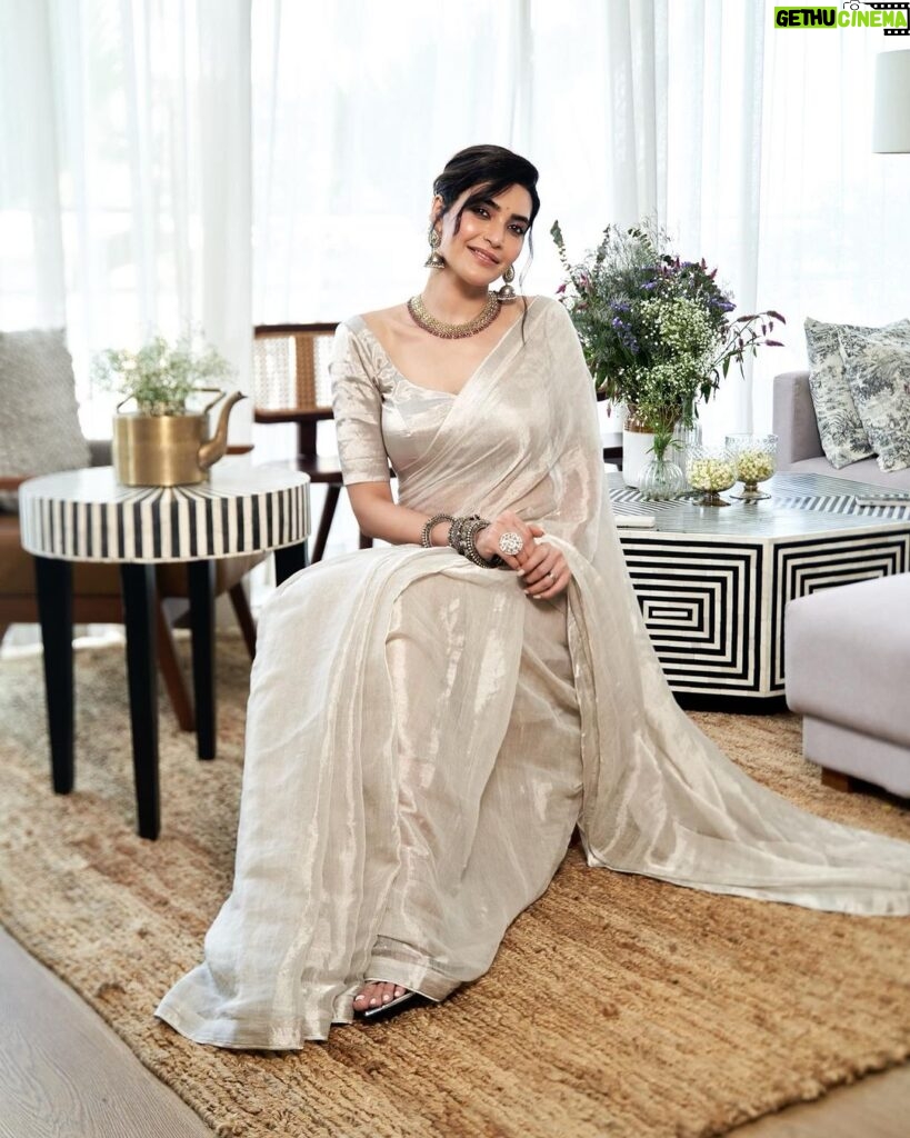 Karishma Tanna Instagram - Forever a Saree girl 💛 Saree @nesting_bulbul Jewellery @sangeetaboochra Styled by @stylebysaachivj