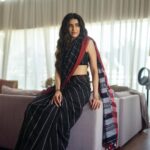 Karishma Tanna Instagram - Feeling Indianishhhhh ❤️❤️❤️ Saree @roddurindia Jewellery @sangeetaboochra @aquamarine_jewellery Hair @shefali_hairstylist.81 Stylist @stylebysaachivj Click by @mourya
