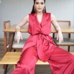 Karishma Tanna Instagram - Hello Sunday ❤️ #mood #love #kt Outfit- @nouria_official Jewellery - @zohra_india @jewellery.alara Make up:@makeupbyvishakha Hair: @shefali_hairstylist.81 Styled by- @sukritigrover Styling Team- @vanigupta.23 @bitofbash 📸- @Assd_khan