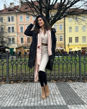 Karishma Tanna Instagram - Cold Prague vibes ⭐️❤️

#czechrepublic #prague #love #travel
