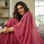 Karishma Tanna Instagram - 🩶🩶 Pics @mourya Ensemble @suta_bombay Jewellery @sangeetaboochra @aquamarine_jewellery Stylist @stylebysaachivj Hair @shefali_hairstylist.81