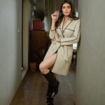 Karishma Tanna Instagram - Sunday should come with a Pause button ⏸️ 😋 Outfit @labelmannatgupta @bombaebyaisha @areesz