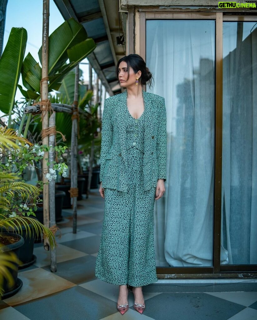 Karishma Tanna Instagram - 💚💚 outfit @shopmonokrom Jewellery @pearls_india @thestylingroombyag Styling @bombaebyaisha Click @areesz