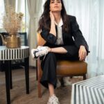 Karishma Tanna Instagram - 🖤 Hair @shefali_hairstylist.81 Outfit @parmo.dharma Jewellery @viariaccessories Styled @bombaebyaisha Click @areesz