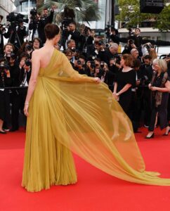 Karlie Kloss Instagram - Cannes✨ Merci @dior @mariagraziachiuri @chopard