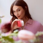 Karlie Kloss Instagram – keepin’ my skin extra glowy + hydrated after a couple of fourteen-hour flights this week 💓 meet the new #Nutritious Collection by @esteelauder 🌱

#ShowSkinLove #EsteeGlobalAmbassador